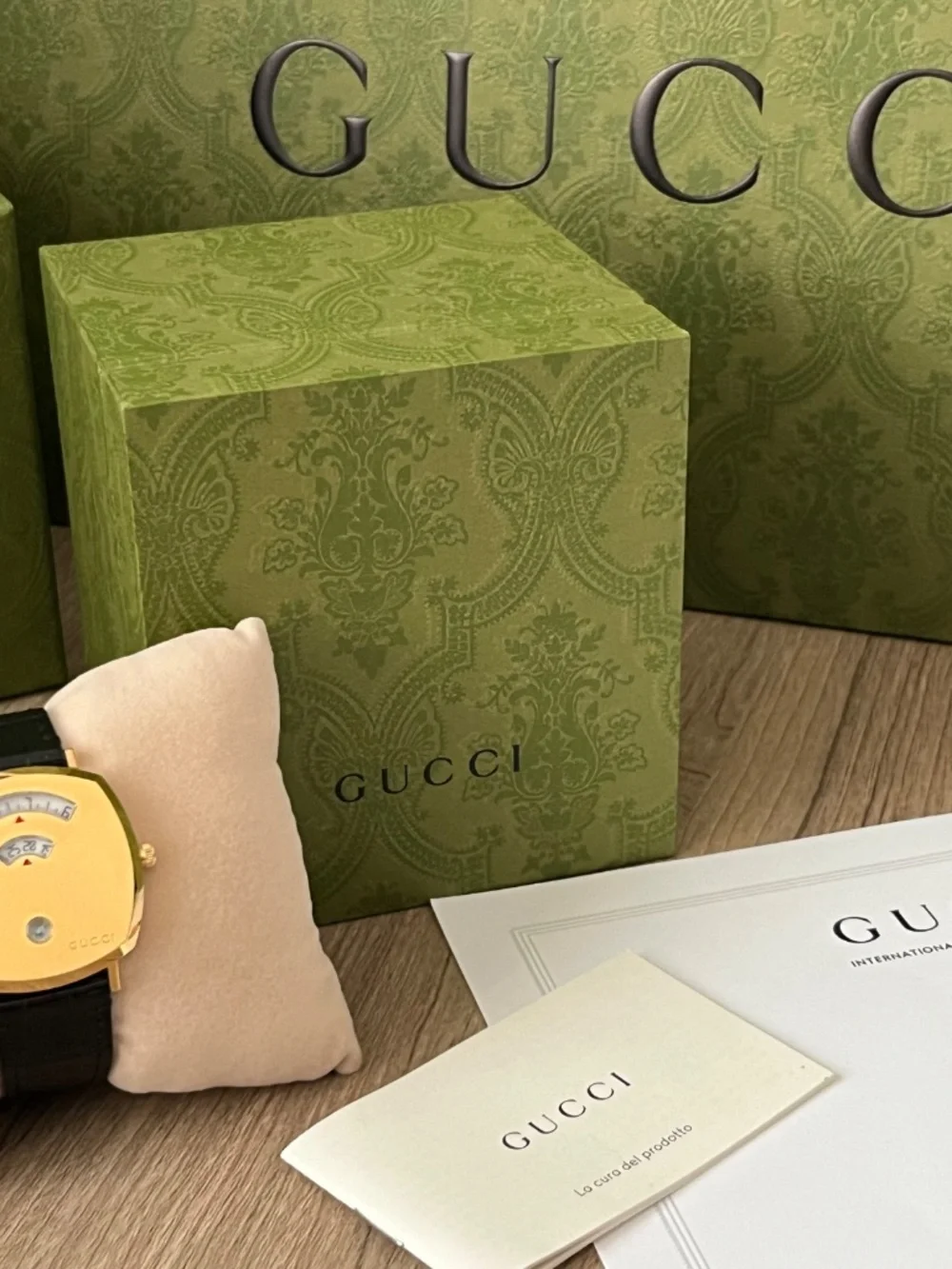 Gucci Grip YA157446 Yellow Gold PVD case 3 Window Stainless Steel Alligator Blac